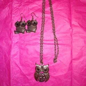 SOLD🚫🚫🚫🚫Owl Necklace & Earrings Set Bronze